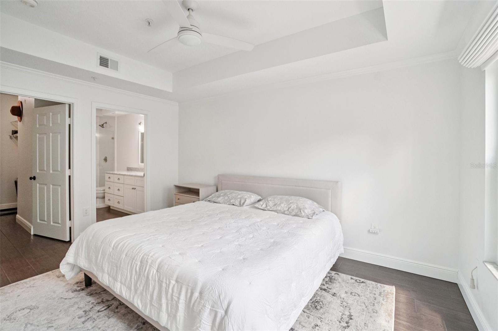 HYDE PARK WALK A CONDO - Residential