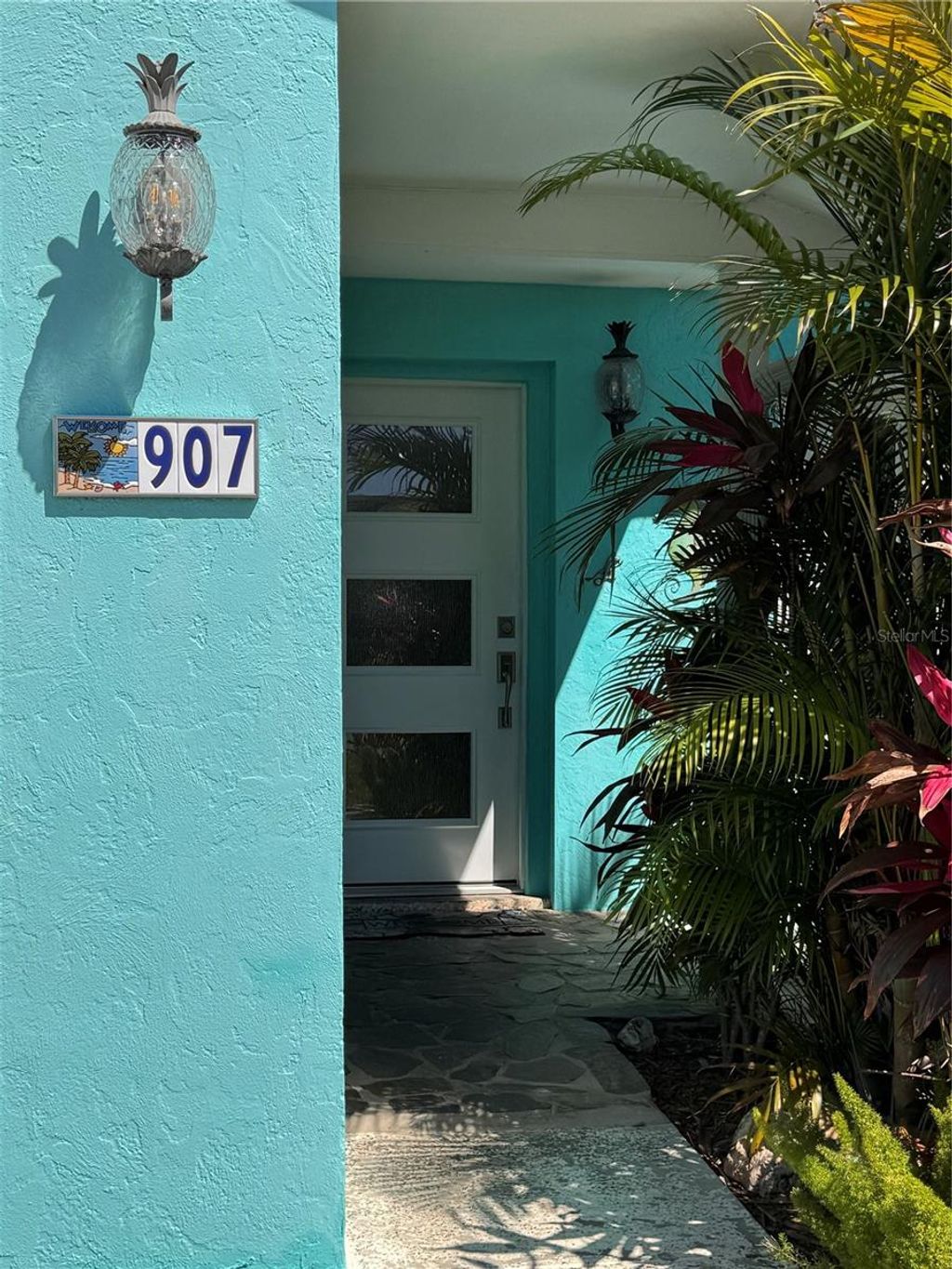 Photo of 907 69th Street NW, Bradenton, FL 34209 (MLS # A4688823)