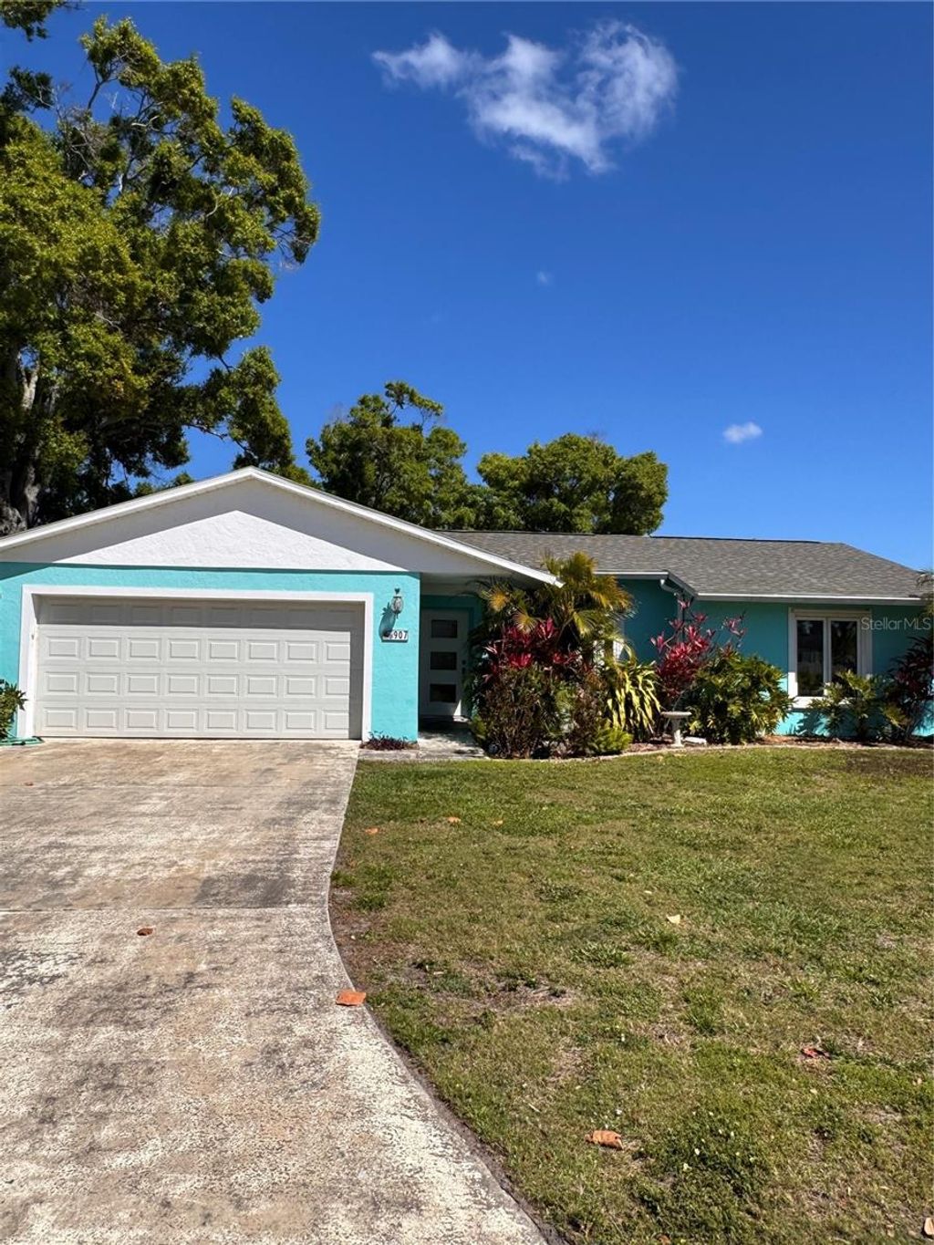 Photo of 907 69th Street NW, Bradenton, FL 34209 (MLS # A4688823)