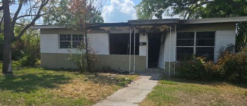 Photo of 2401 17th Avenue S, St Petersburg, FL 33712 (MLS # TB8498289)