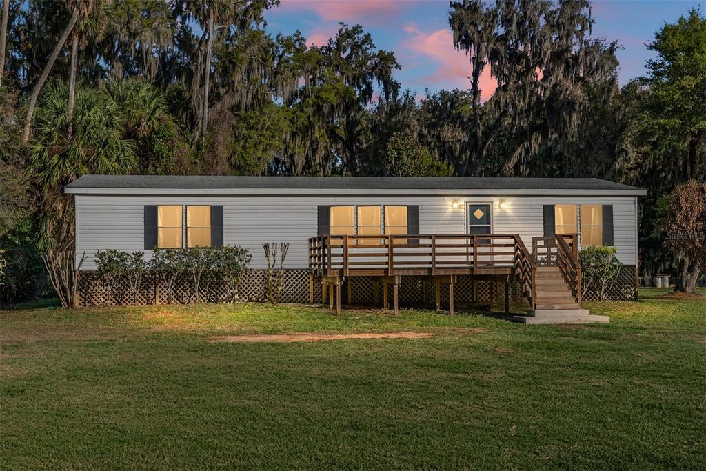 Photo of 38805 Emeralda Island Road, Leesburg, FL 34788 (MLS # G5109543)