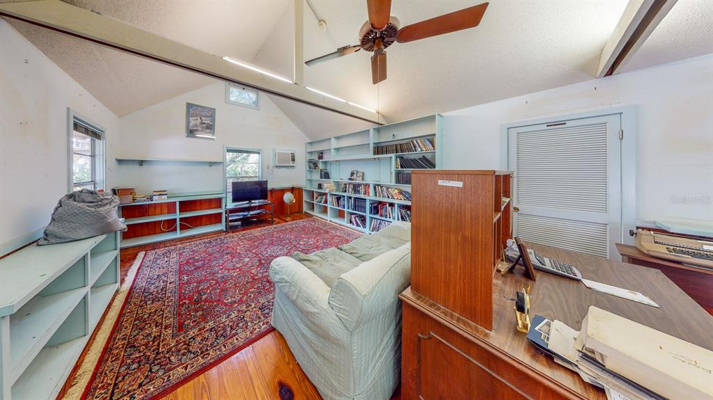 HIDDEN HARBOR - Residential