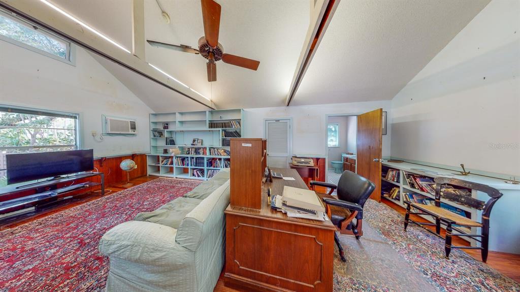 HIDDEN HARBOR - Residential