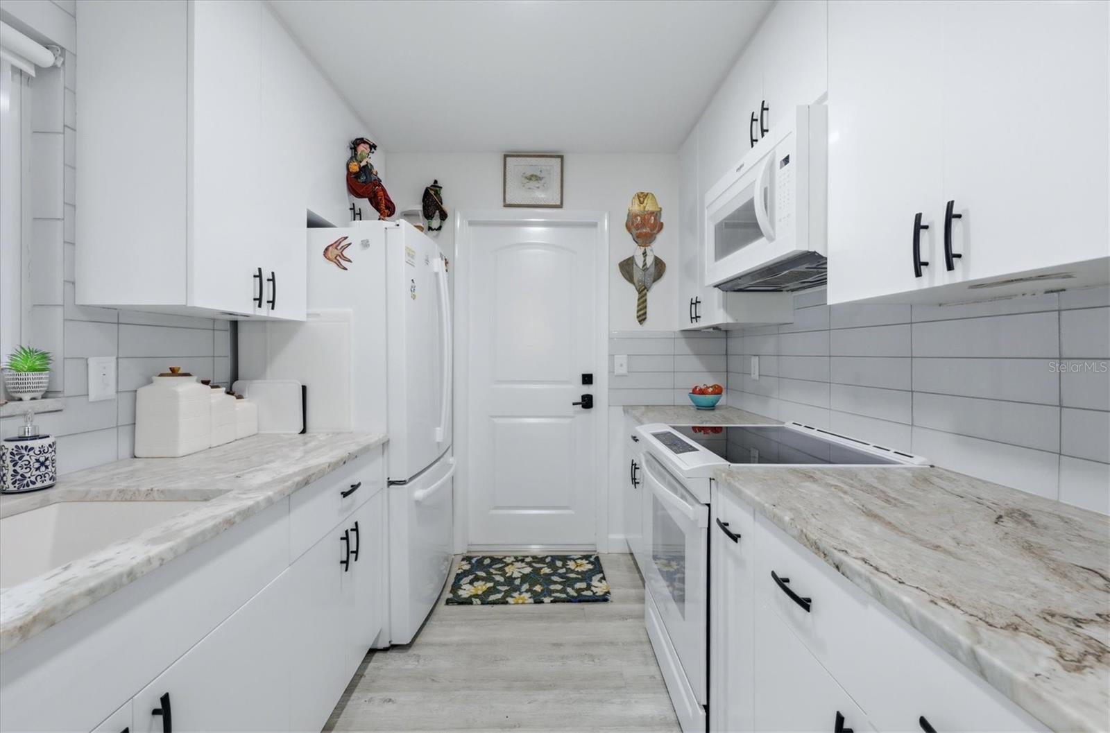 SOUTH VENICE - Residential