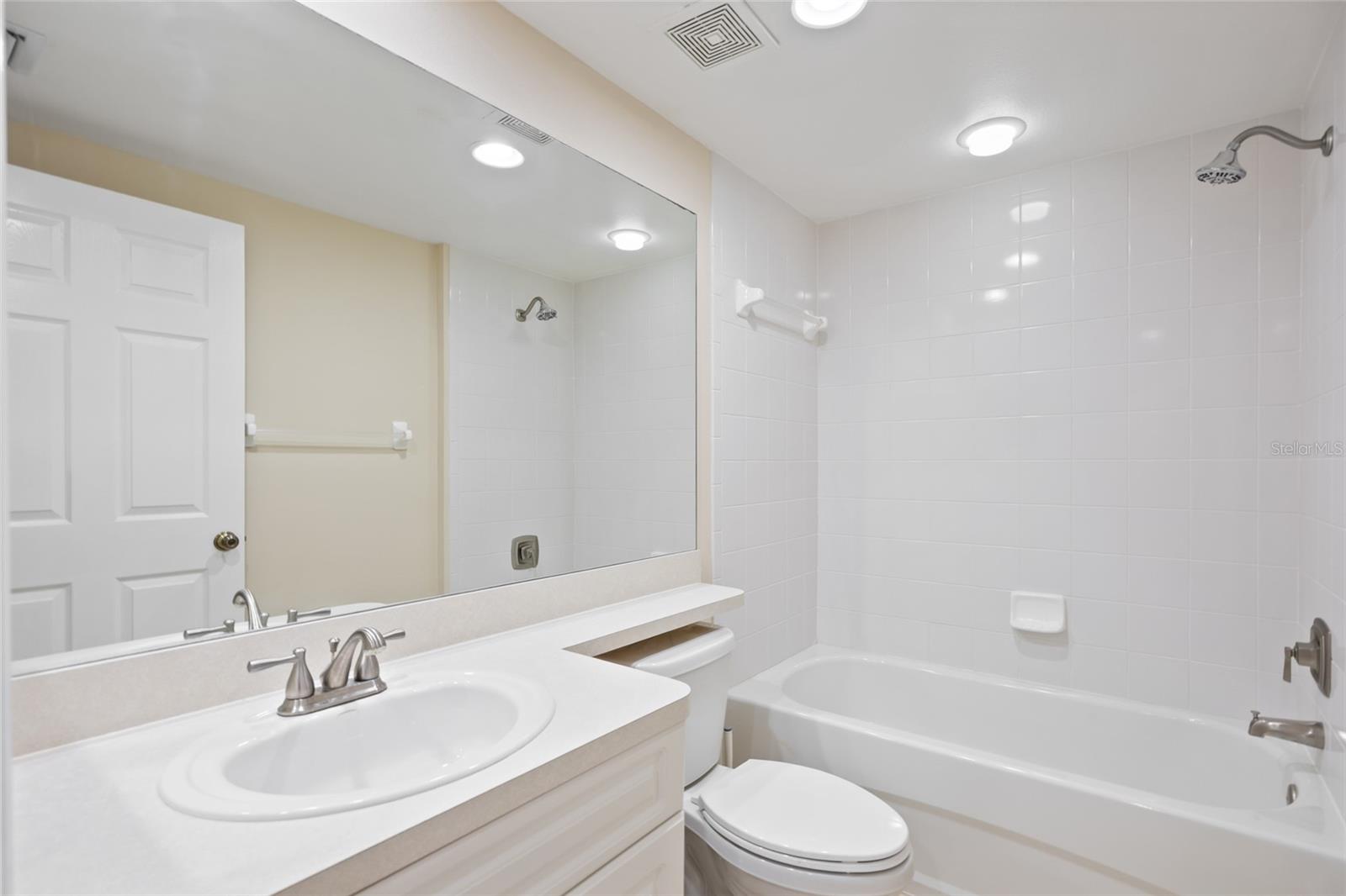 COUNTRY CLUB CONDO AT EAST BAY - Residential