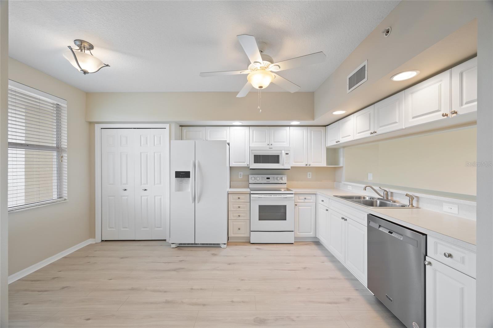 COUNTRY CLUB CONDO AT EAST BAY - Residential