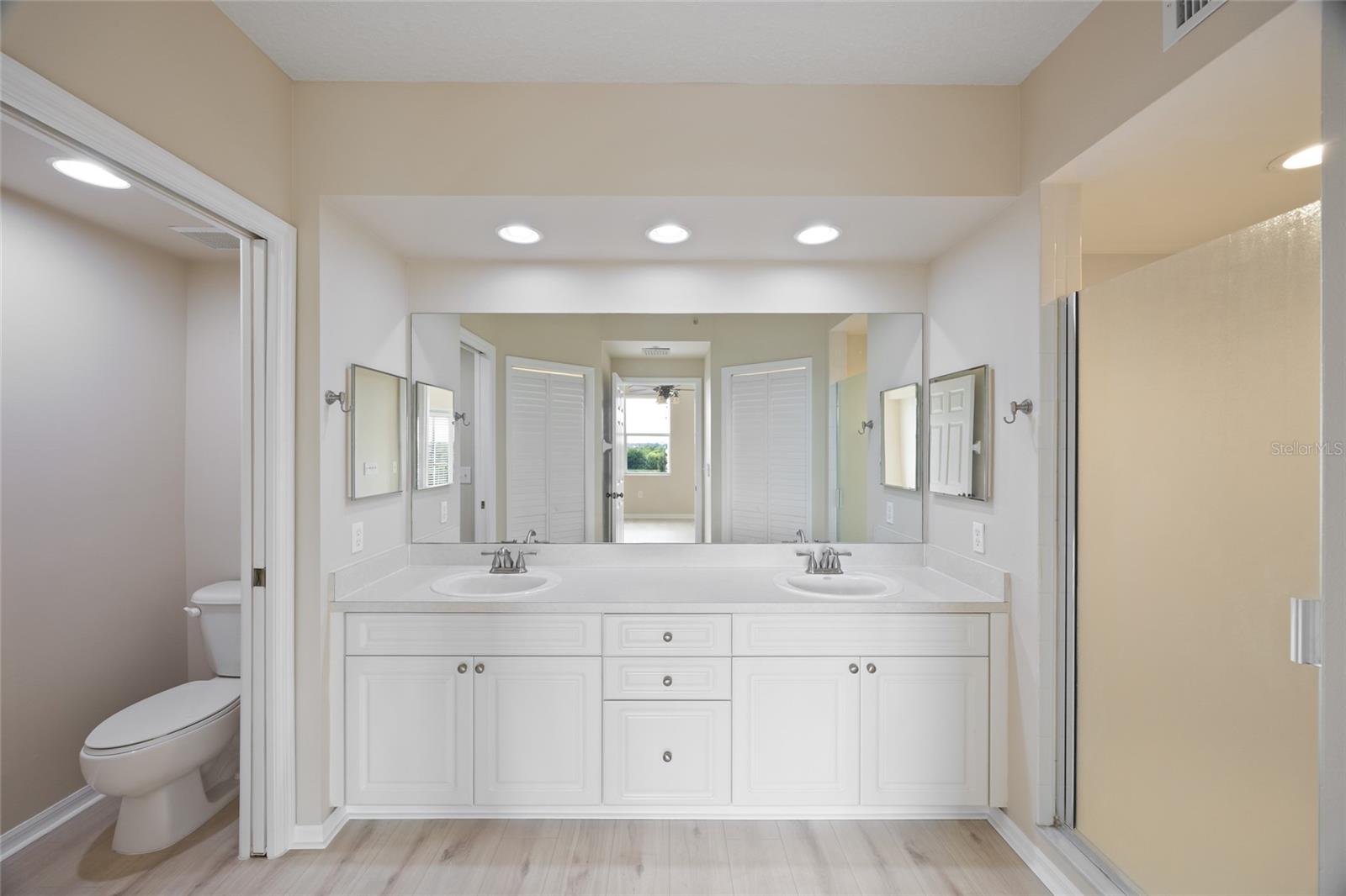 COUNTRY CLUB CONDO AT EAST BAY - Residential