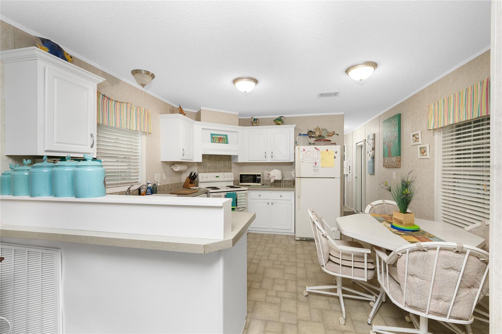 RIVER FOREST MHP - Residential