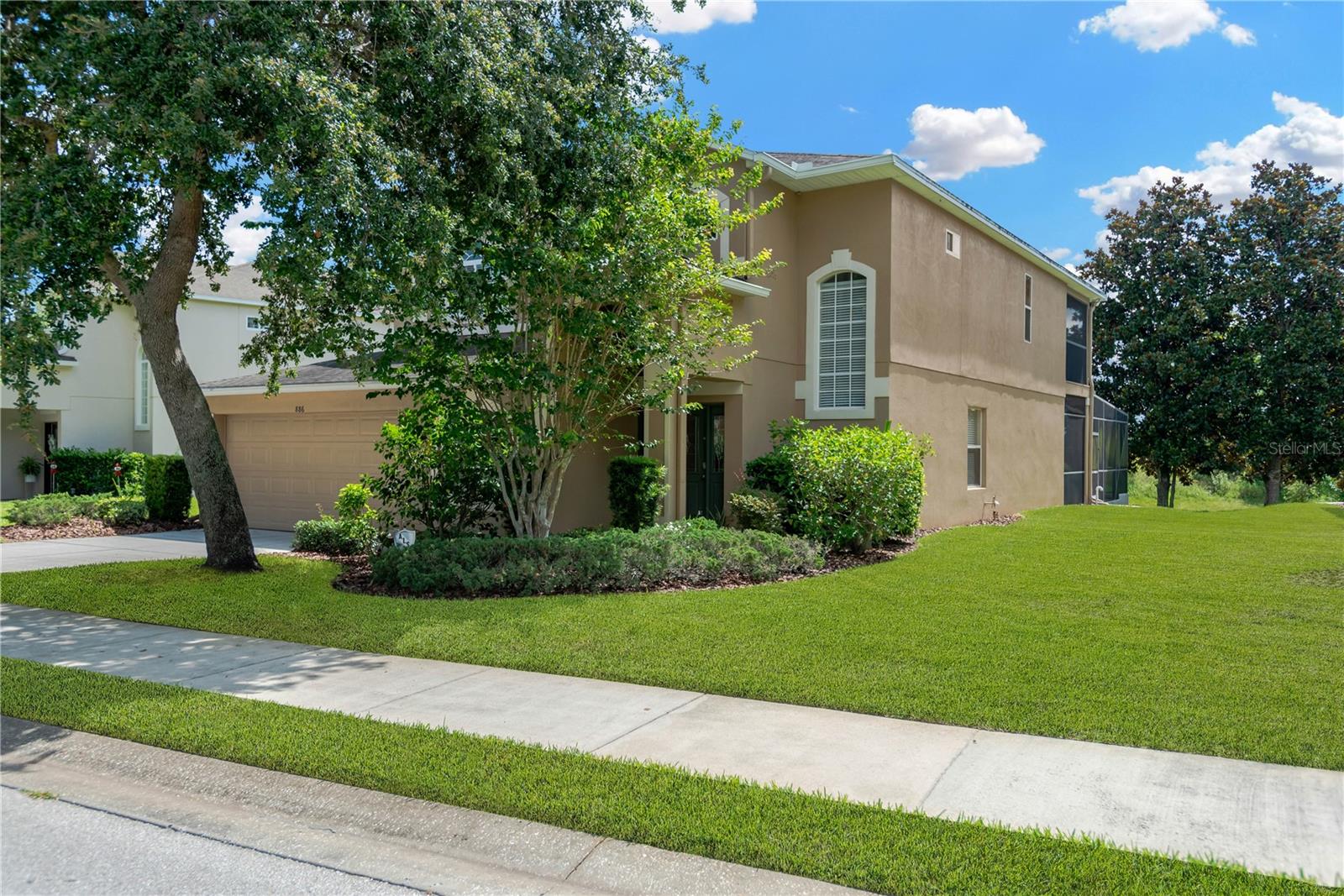 886 SUFFOLK PLACE