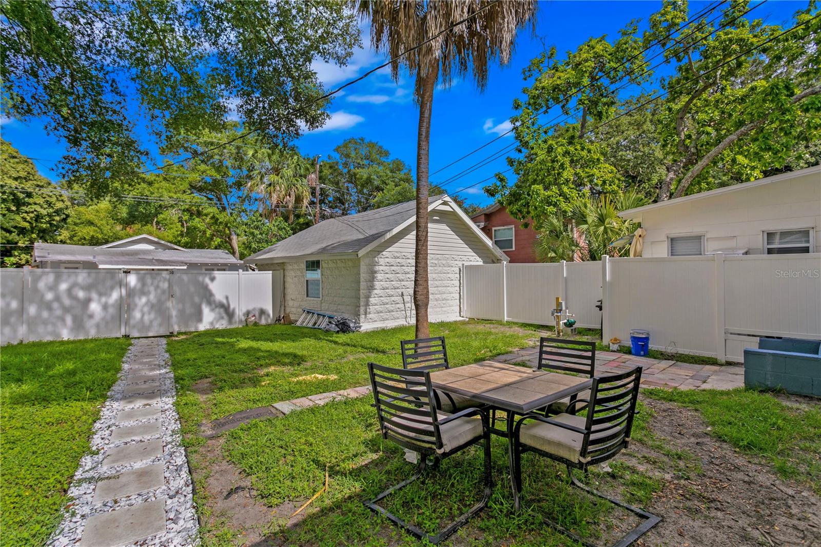 POMEROYS ADD J B - Residential Lease