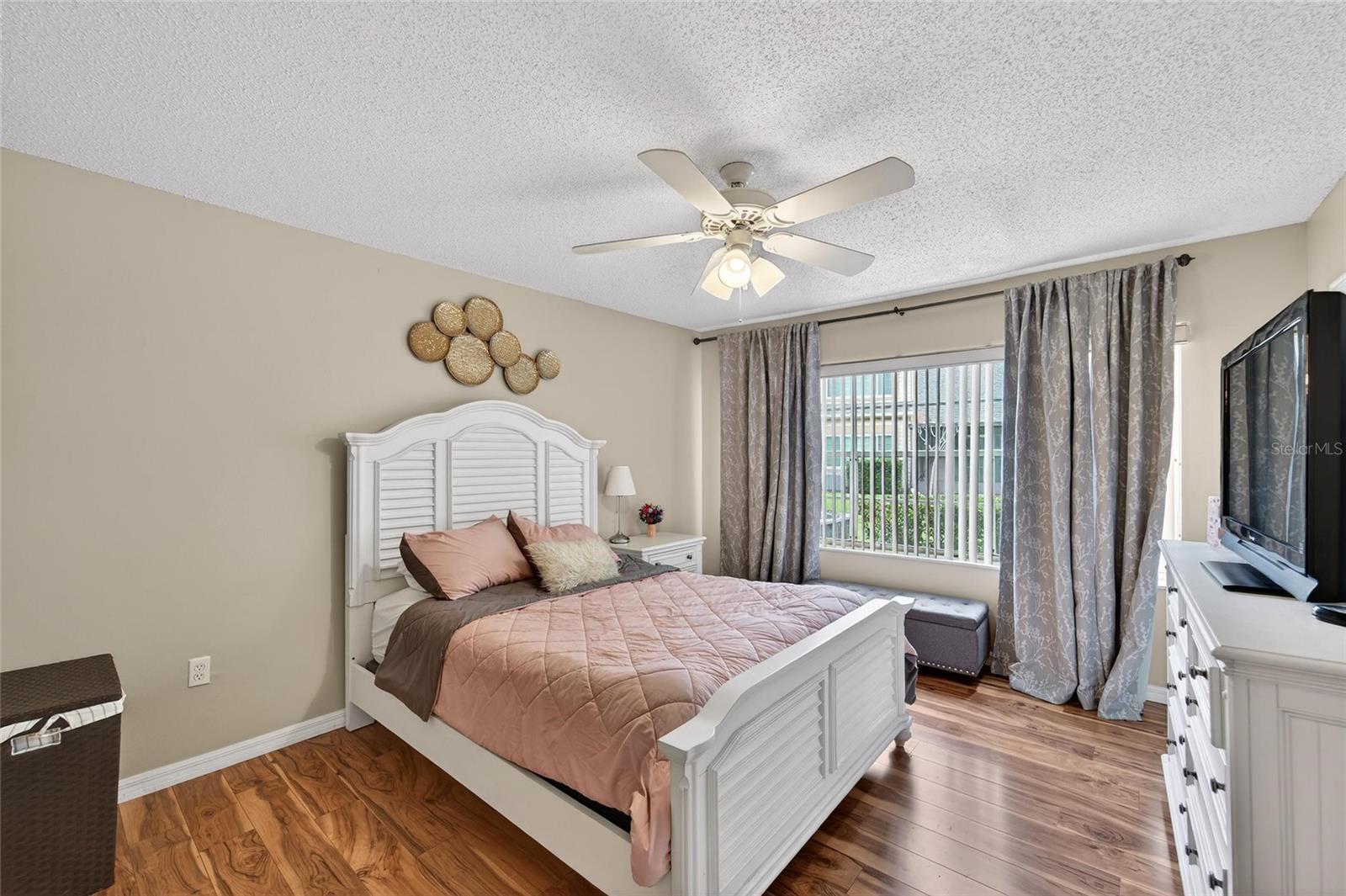 PINE GROVE CONDO AT BLOO - Residential