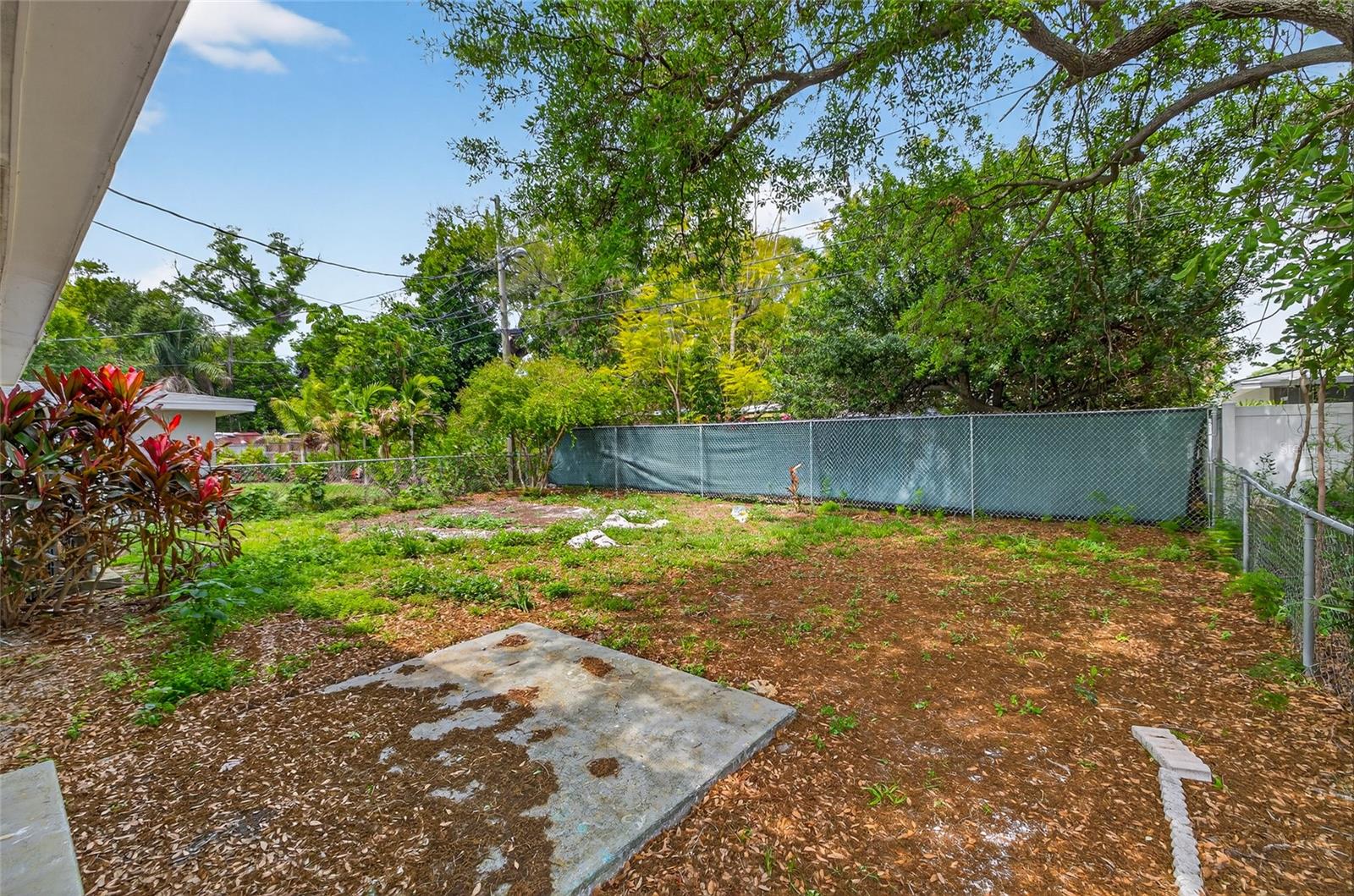 WEST SHADOW LAWN - Residential Lease