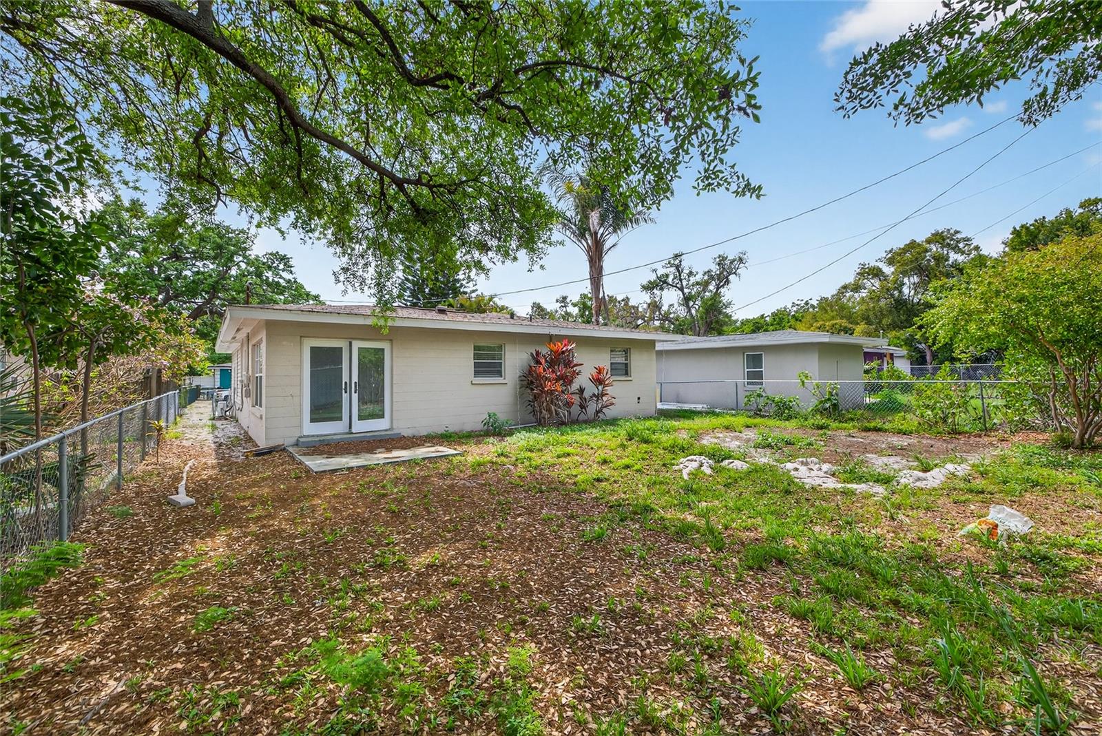 WEST SHADOW LAWN - Residential Lease