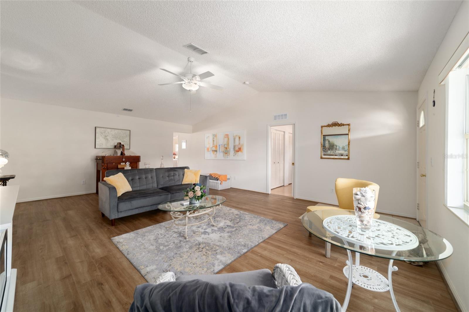 ON TOP OF THE WORLD - Residential