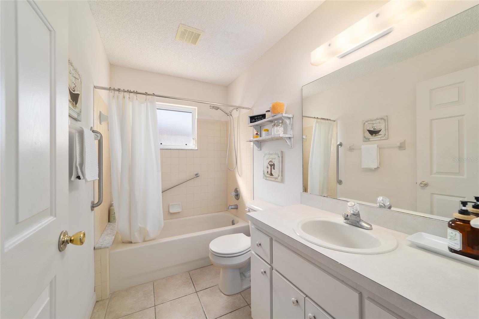 ON TOP OF THE WORLD - Residential