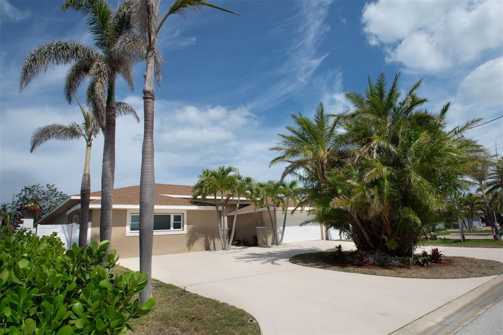 Photo of 2504 Hibiscus Drive W, Belleair Beach, FL 33786 (MLS # O6379923)