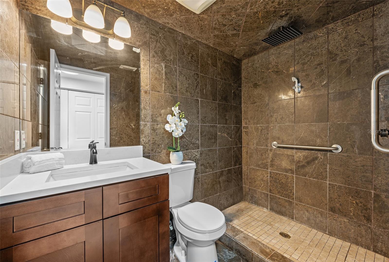 NORTH LAKES SEC B UNIT - Residential