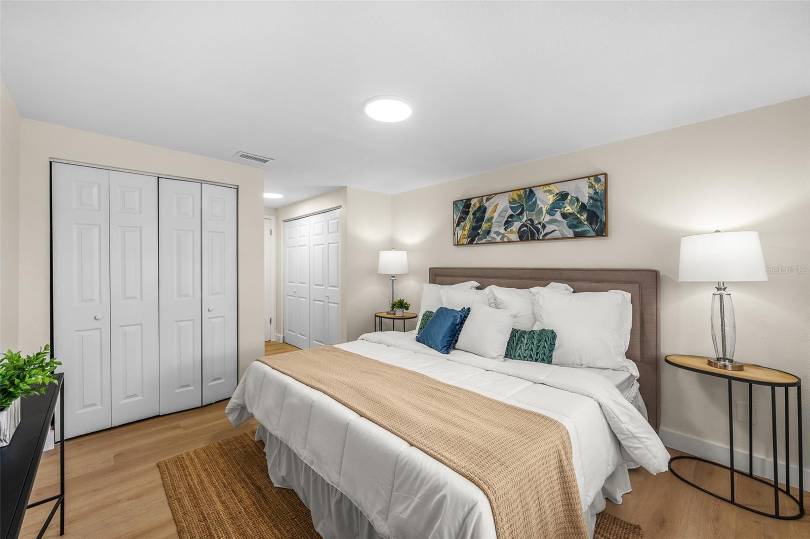 NORTH LAKES SEC B UNIT - Residential