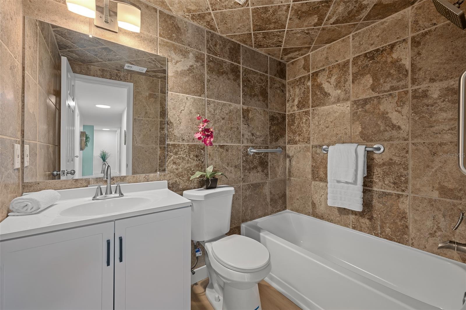 NORTH LAKES SEC B UNIT - Residential