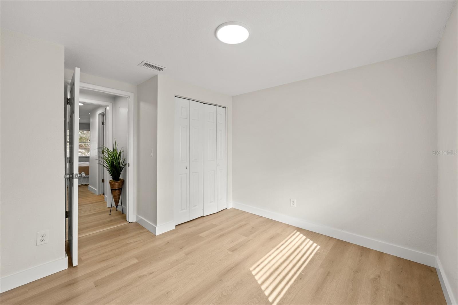 NORTH LAKES SEC B UNIT - Residential