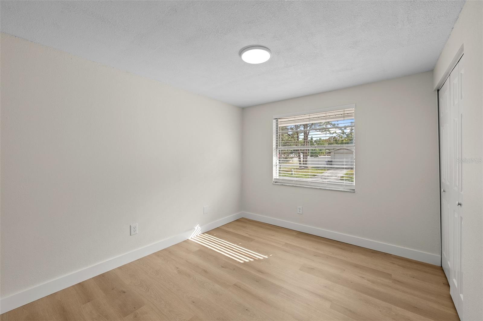 NORTH LAKES SEC B UNIT - Residential