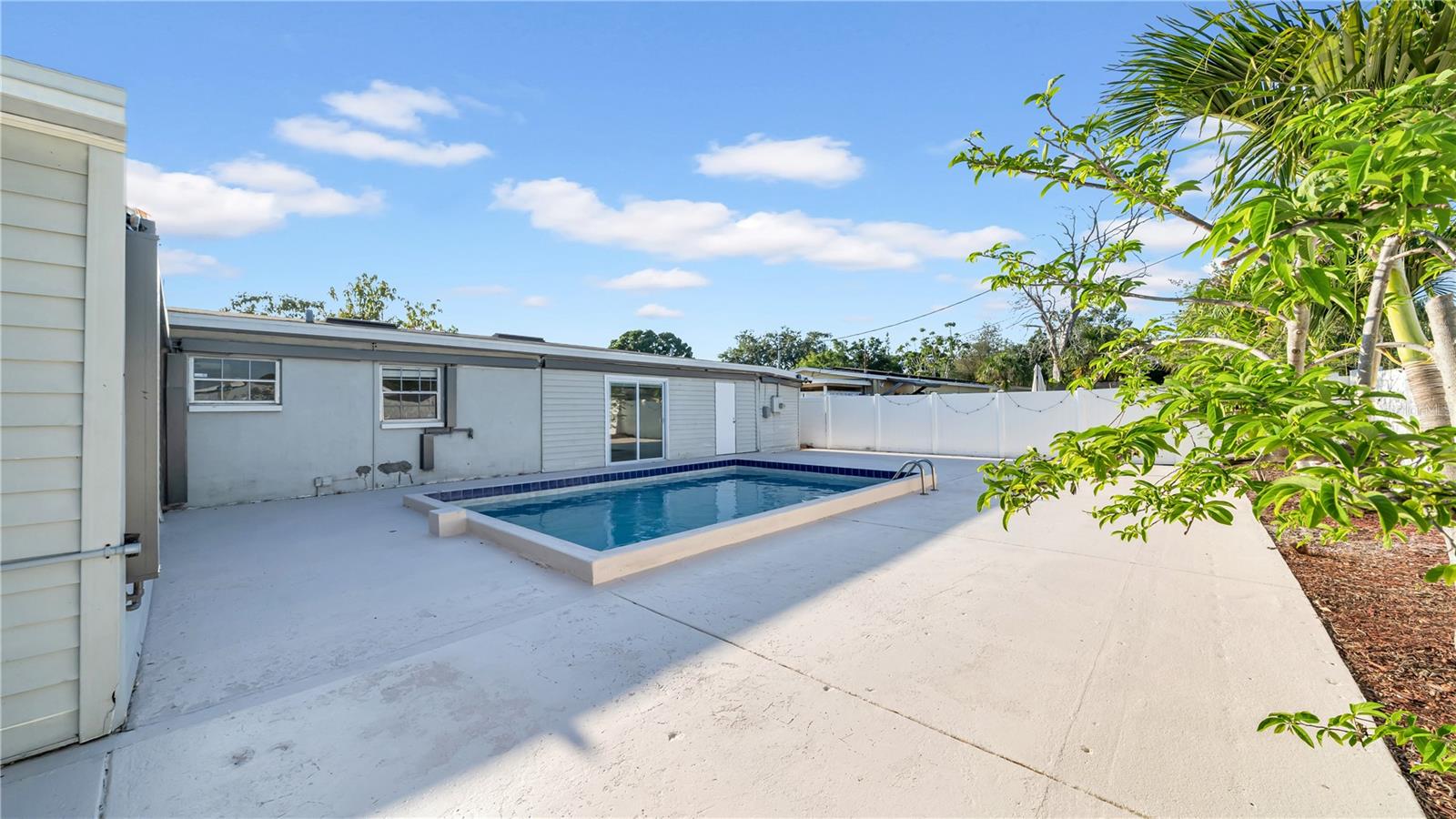 MEADOW LAWN 11TH ADD - Residential Lease