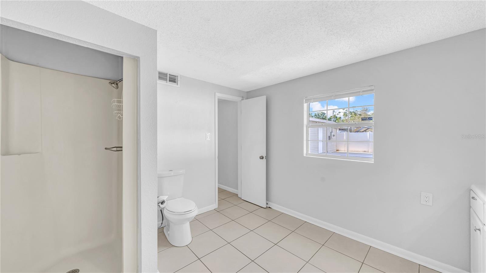 MEADOW LAWN 11TH ADD - Residential Lease