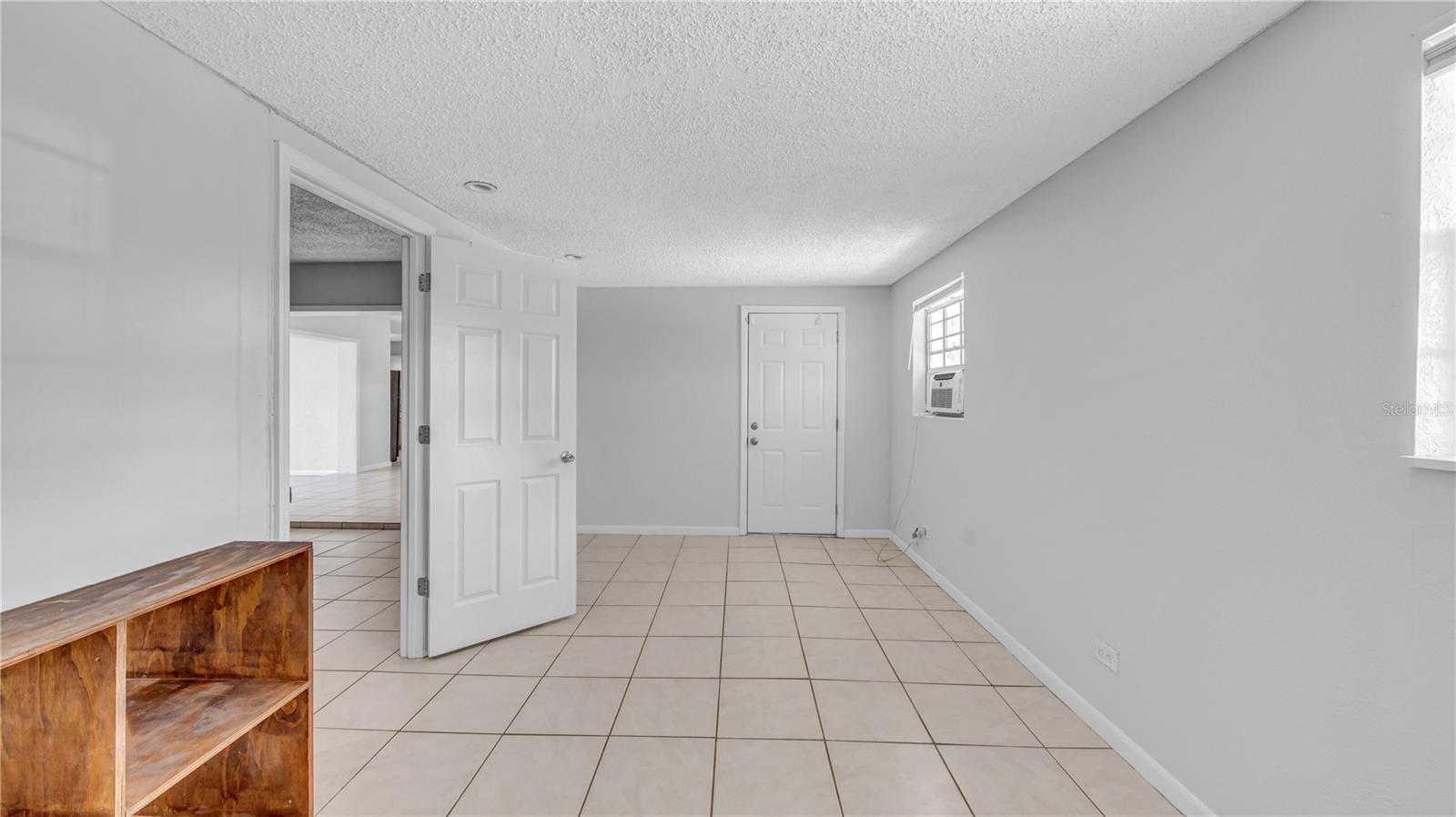 MEADOW LAWN 11TH ADD - Residential Lease