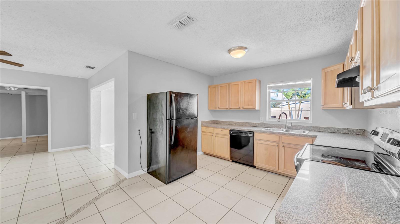 MEADOW LAWN 11TH ADD - Residential Lease