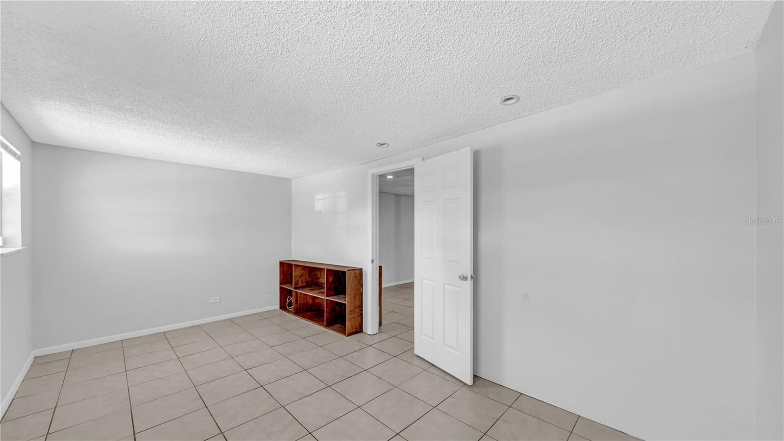 MEADOW LAWN 11TH ADD - Residential Lease