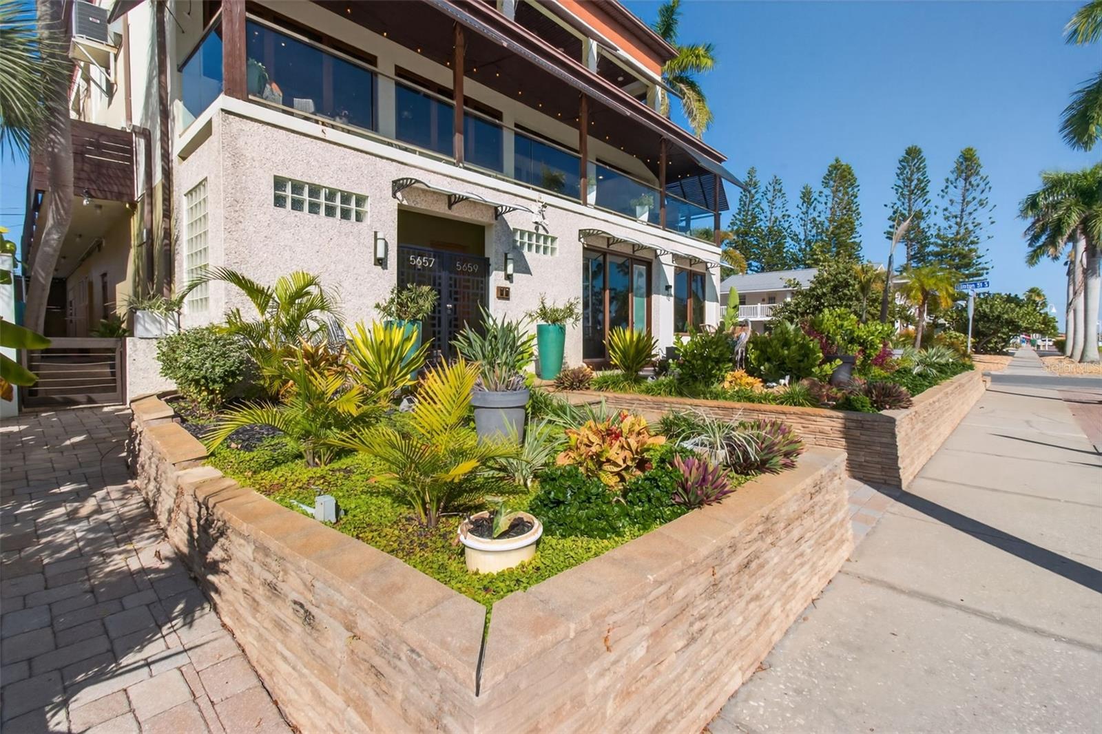 BOCA CEIGA PARK - Commercial Sale