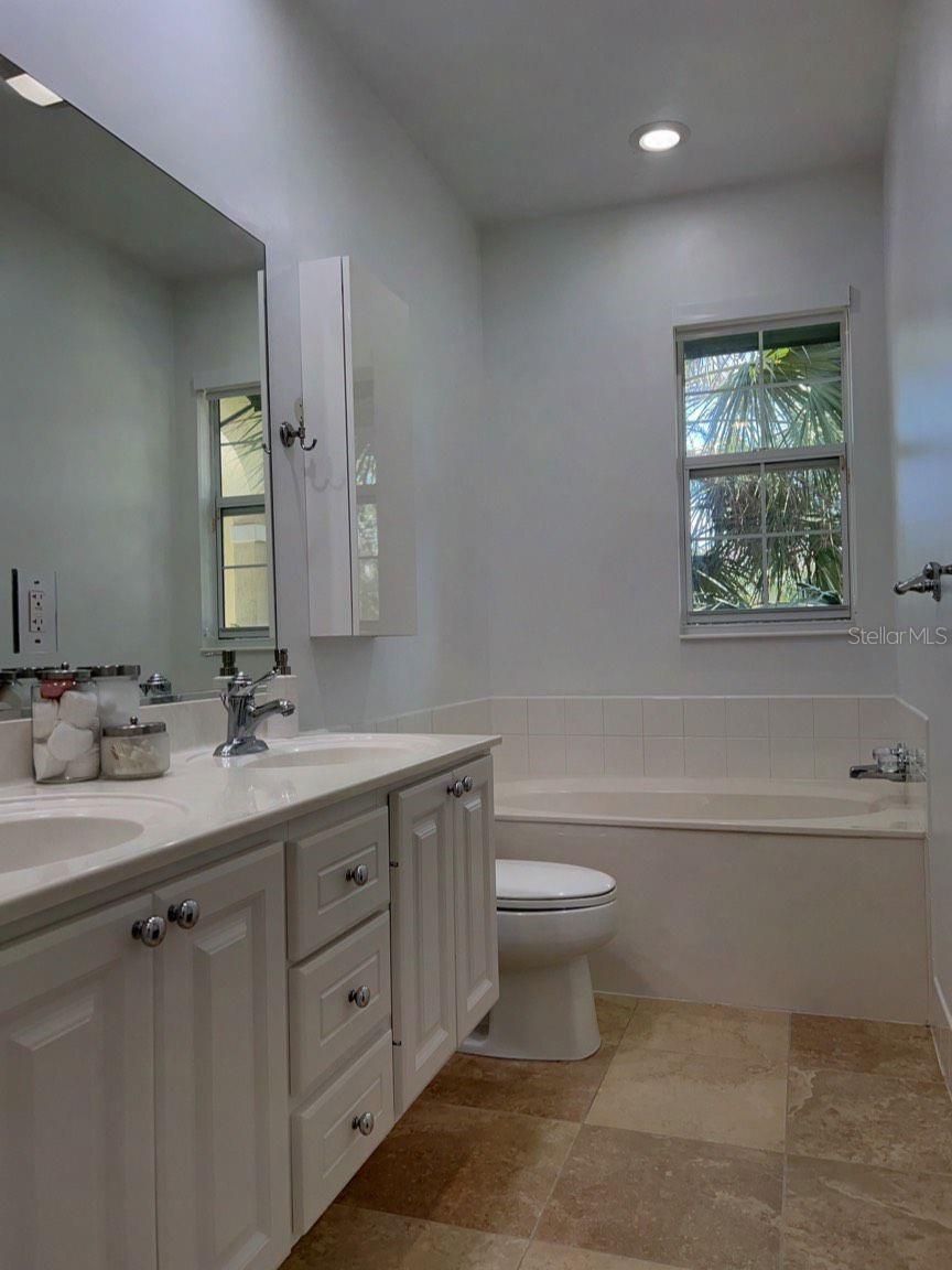 VILLAGEWALK/LK NONAA 01B - Residential