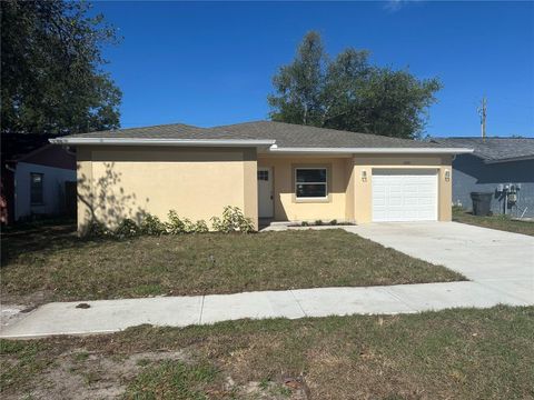 Photo of 1072 Bridlewood Way, Brandon, FL 33511 (MLS # TB8494118)