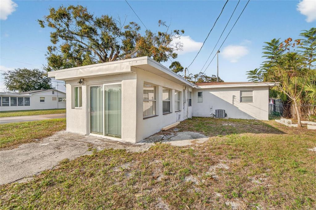 Photo of 2350 38th Avenue N, St Petersburg, FL 33713 (MLS # TB8465748)