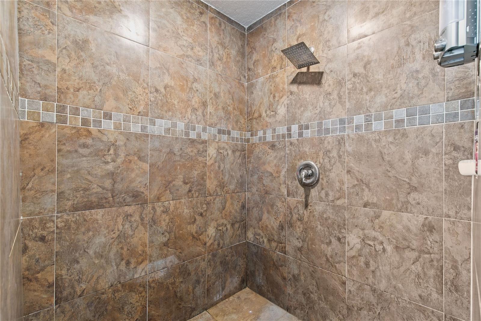 LAKEVIEW FARMS - Residential