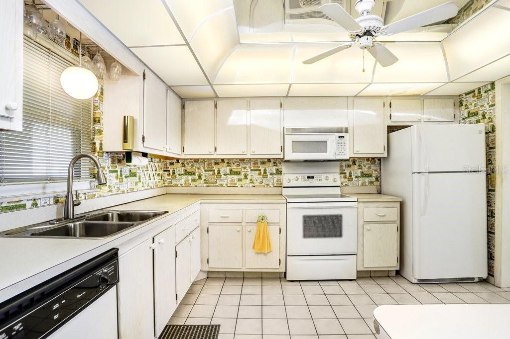 TREASURE SANDS CONDO - Residential