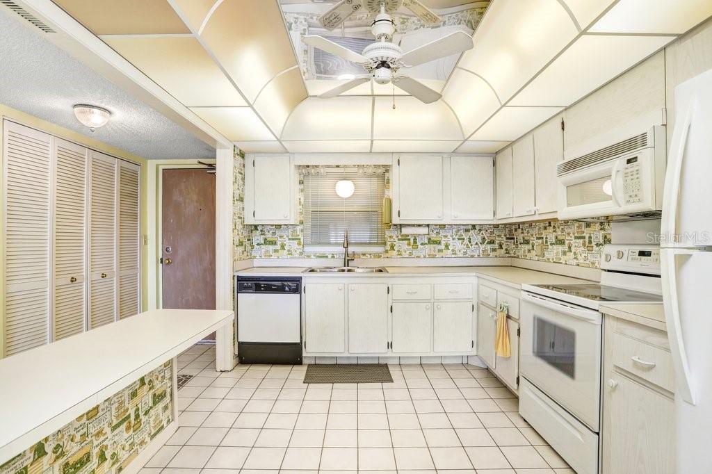 TREASURE SANDS CONDO - Residential