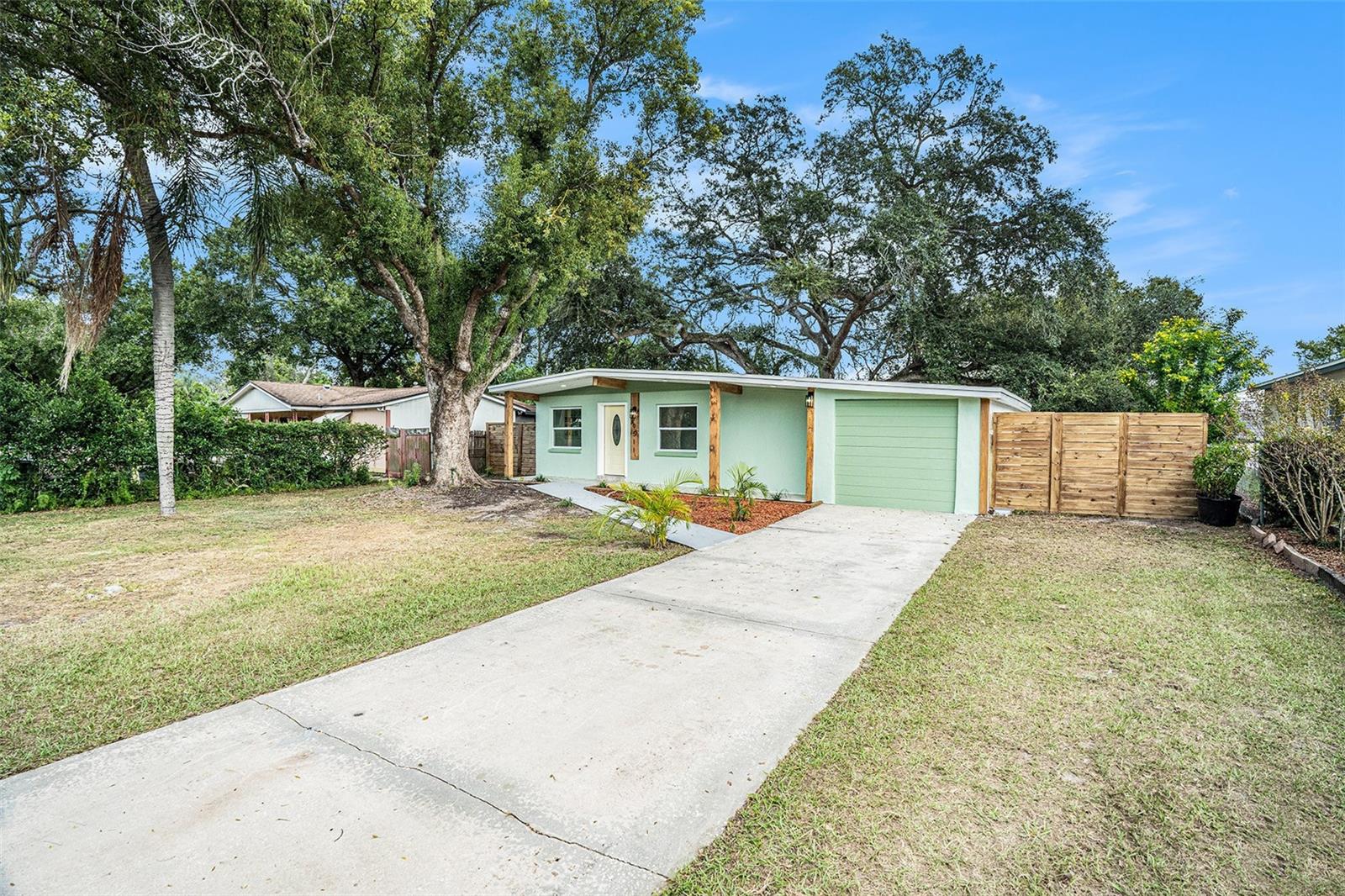 TAMPAS NORTH SIDE COUNTRY CLU - Residential