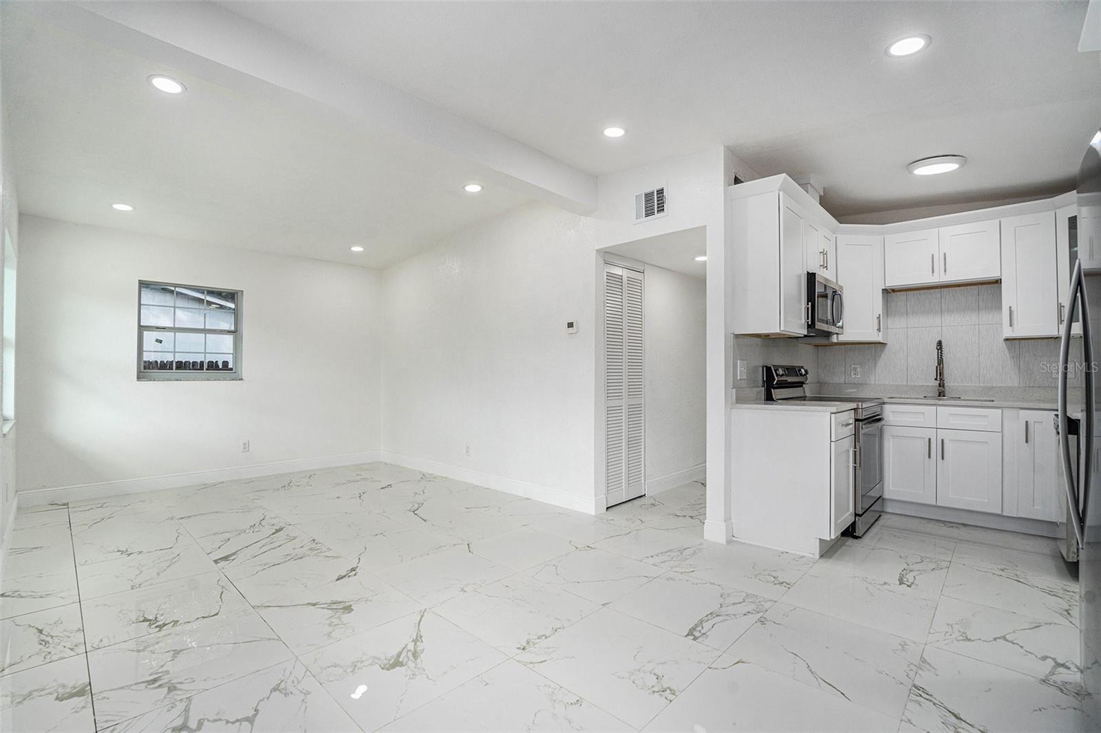 TAMPAS NORTH SIDE COUNTRY CLU - Residential