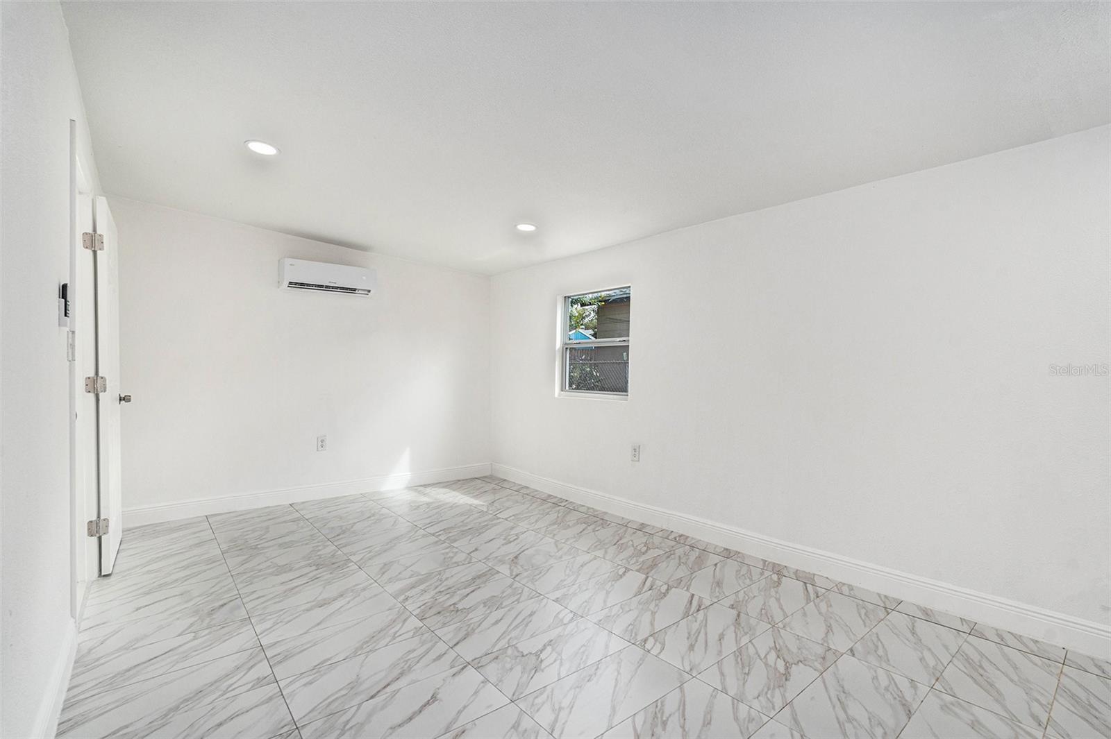 TAMPAS NORTH SIDE COUNTRY CLU - Residential
