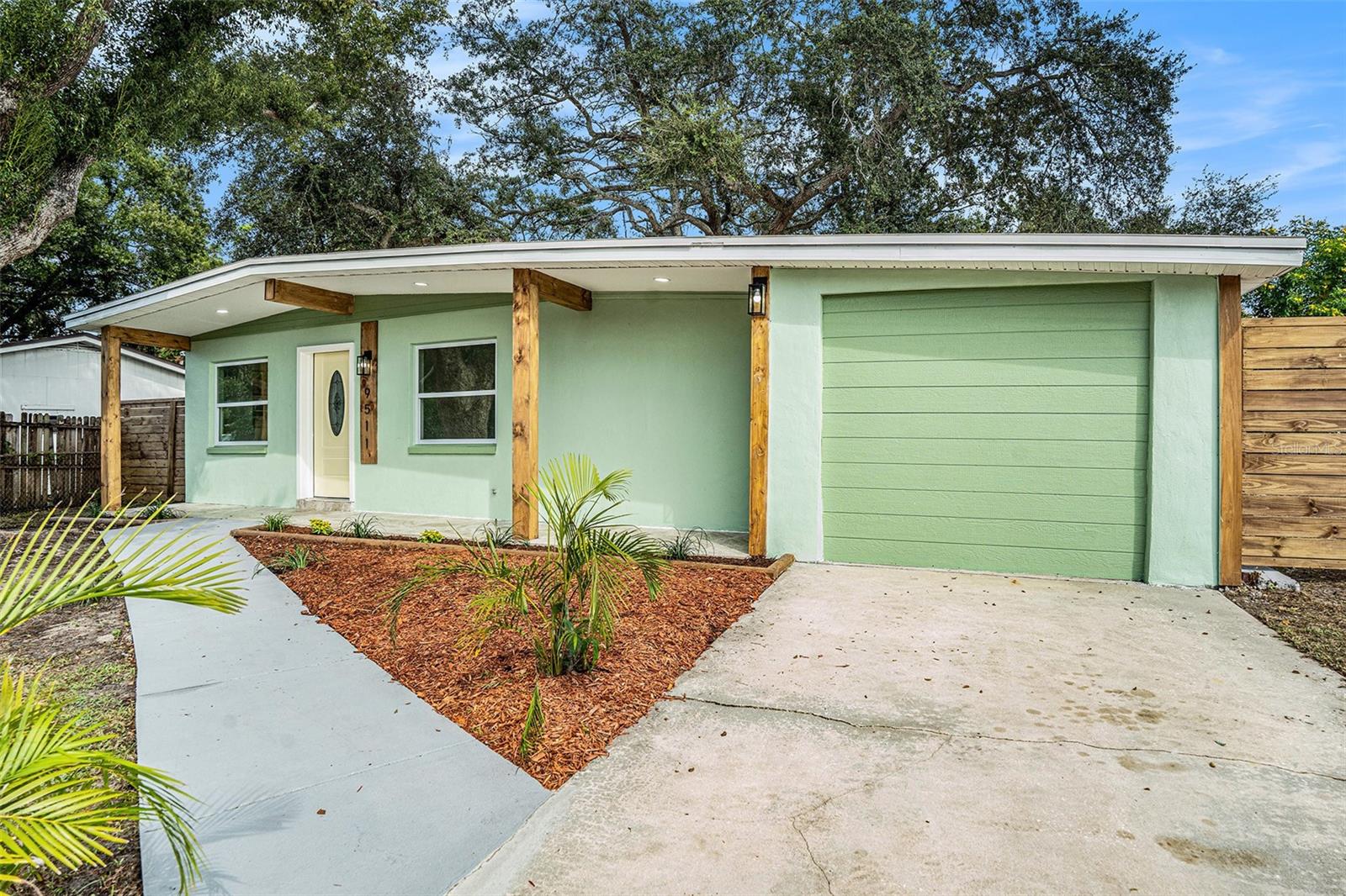 TAMPAS NORTH SIDE COUNTRY CLU - Residential