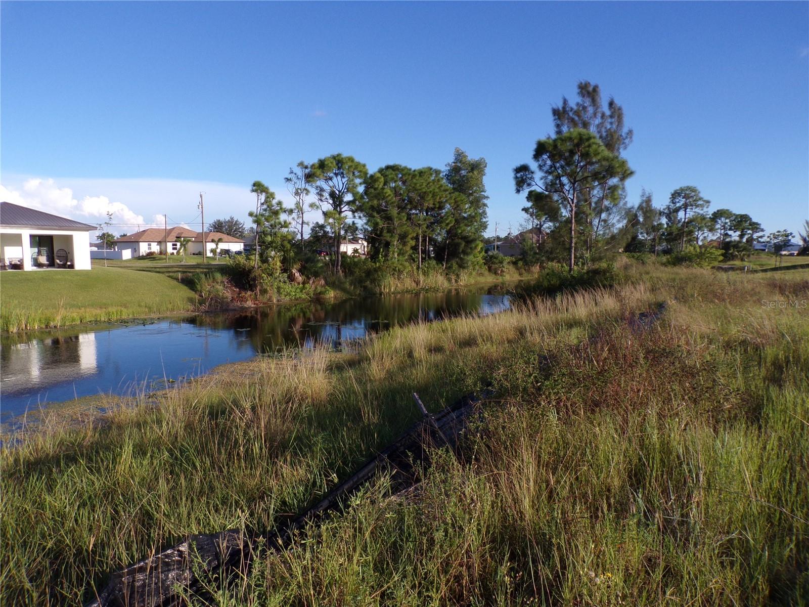 CAPE CORAL - Land