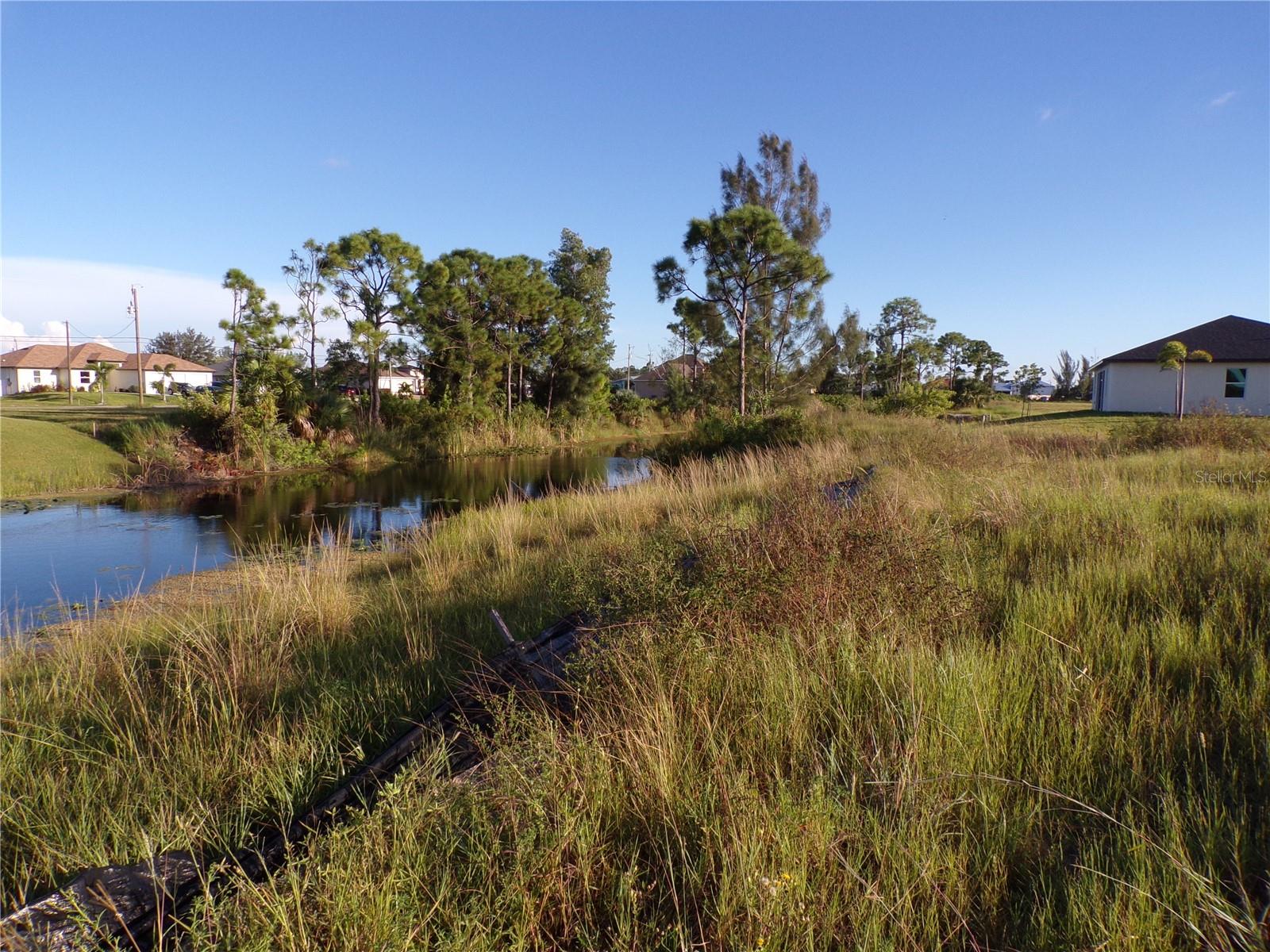 CAPE CORAL - Land