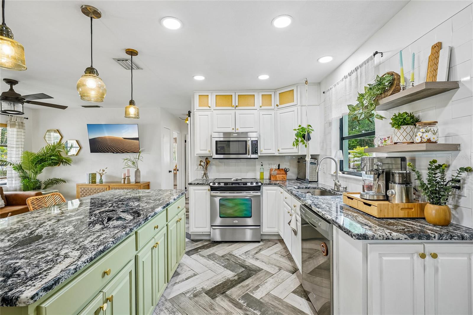 PINE RIDGE - Residential