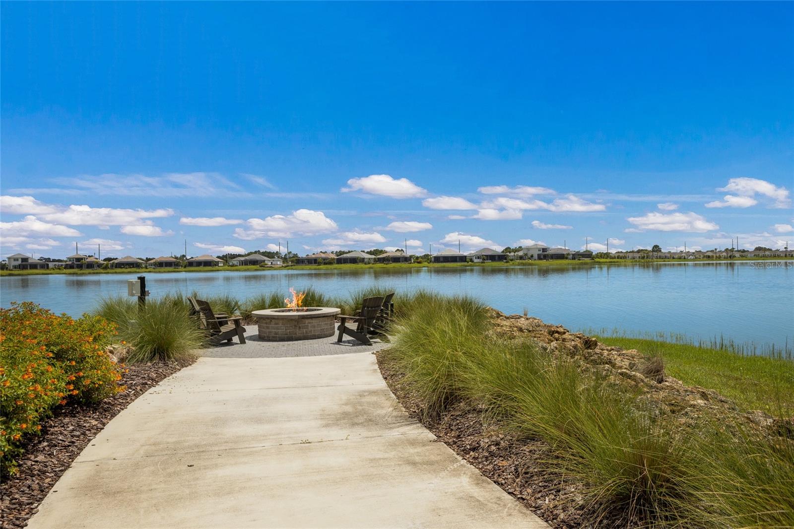 LAKEHOUSE COVE AT WATERSIDE - Residential