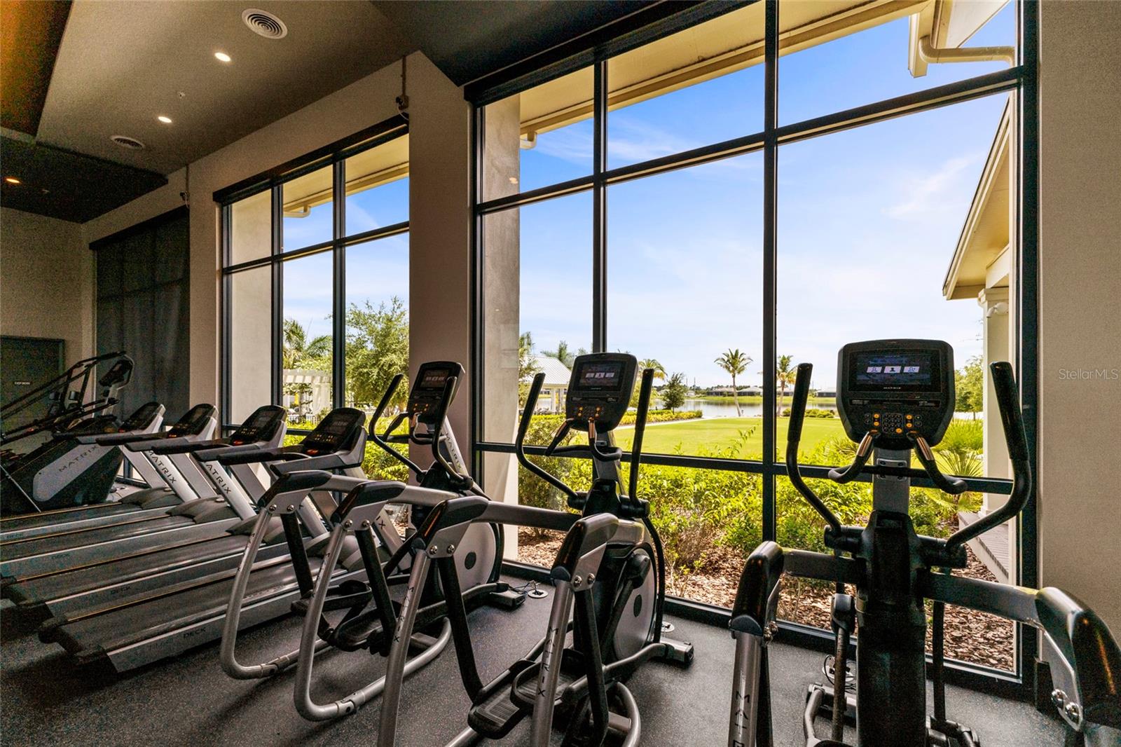 LAKEHOUSE COVE AT WATERSIDE - Residential