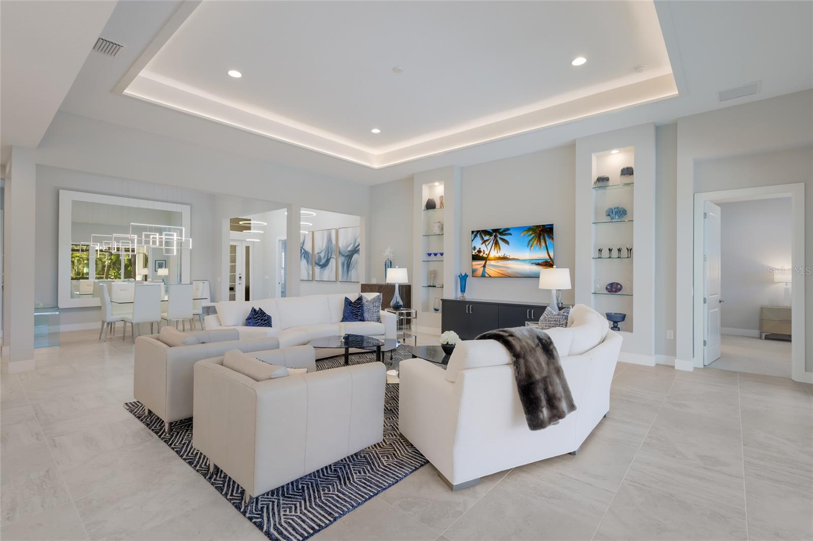 LAKEHOUSE COVE AT WATERSIDE - Residential