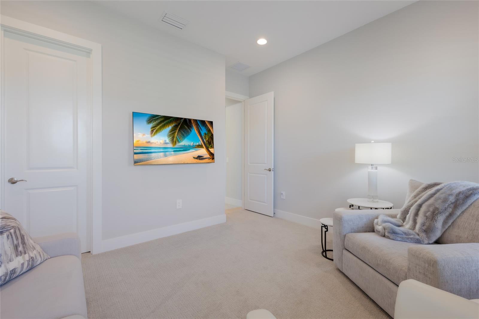 LAKEHOUSE COVE AT WATERSIDE - Residential