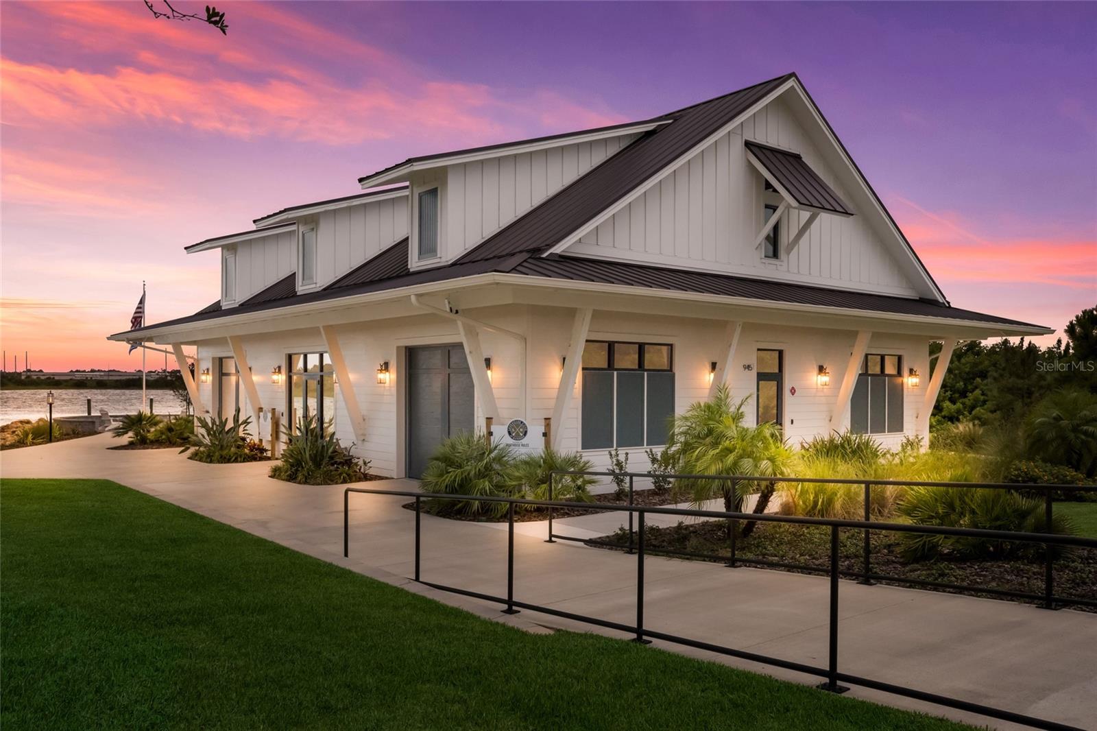 LAKEHOUSE COVE AT WATERSIDE - Residential