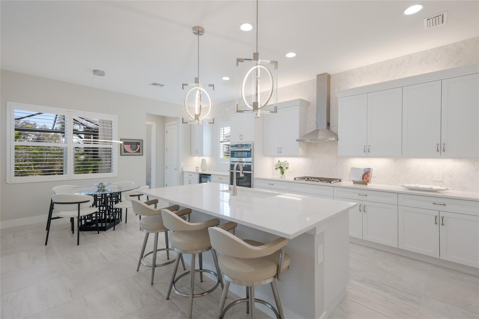 LAKEHOUSE COVE AT WATERSIDE - Residential